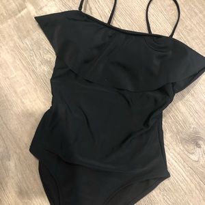 NEW w/o tag Women’s flounce one-piece bathing suit
